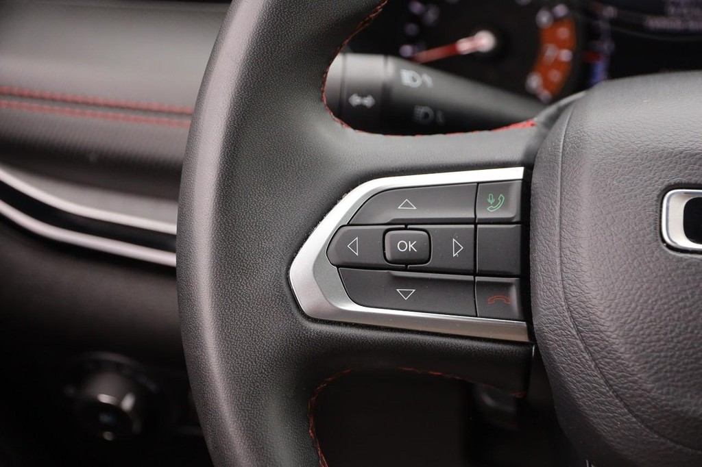 Jeep Compass Vehicle Full-screen Gallery Image 11