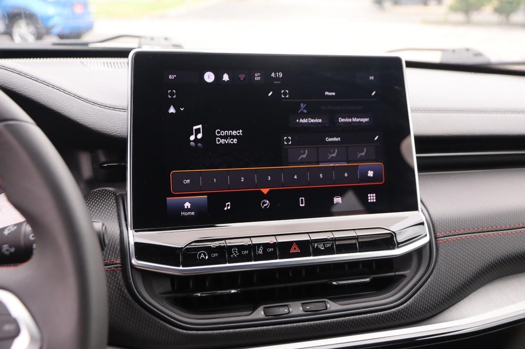 Jeep Compass Vehicle Full-screen Gallery Image 16