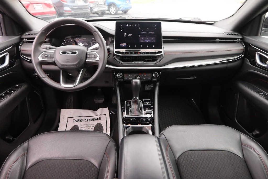 Jeep Compass Vehicle Full-screen Gallery Image 21