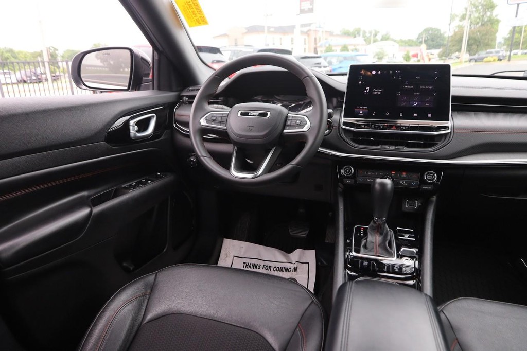 Jeep Compass Vehicle Full-screen Gallery Image 22
