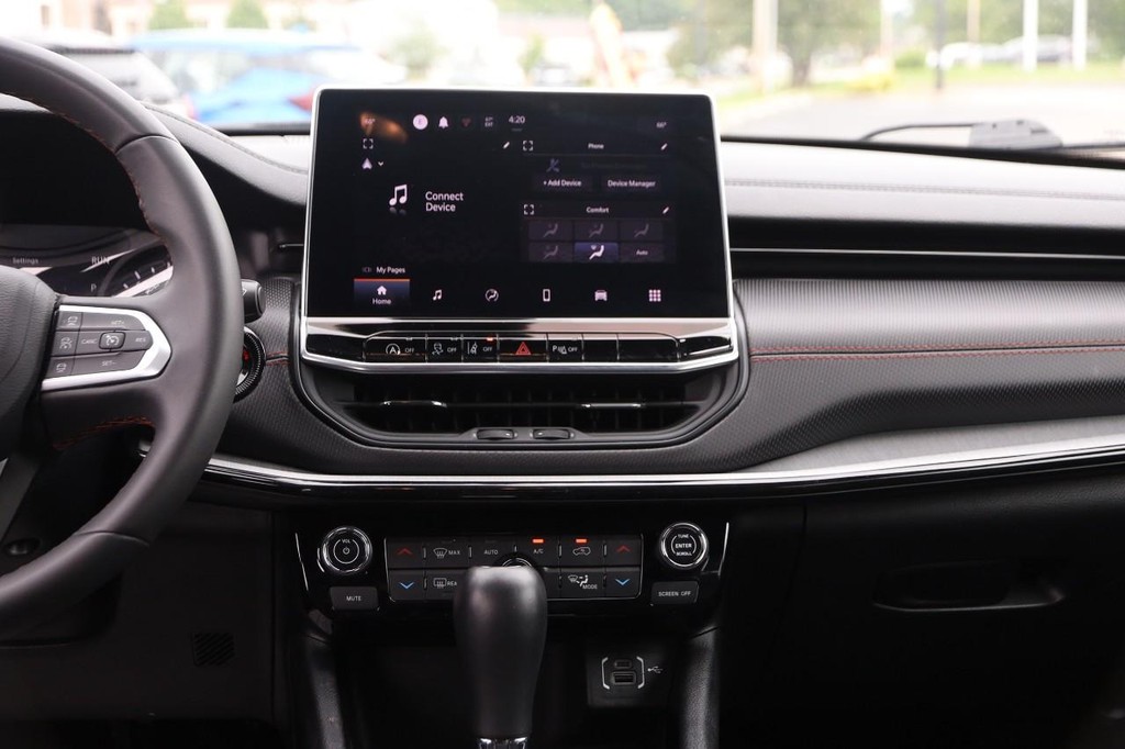 Jeep Compass Vehicle Full-screen Gallery Image 24