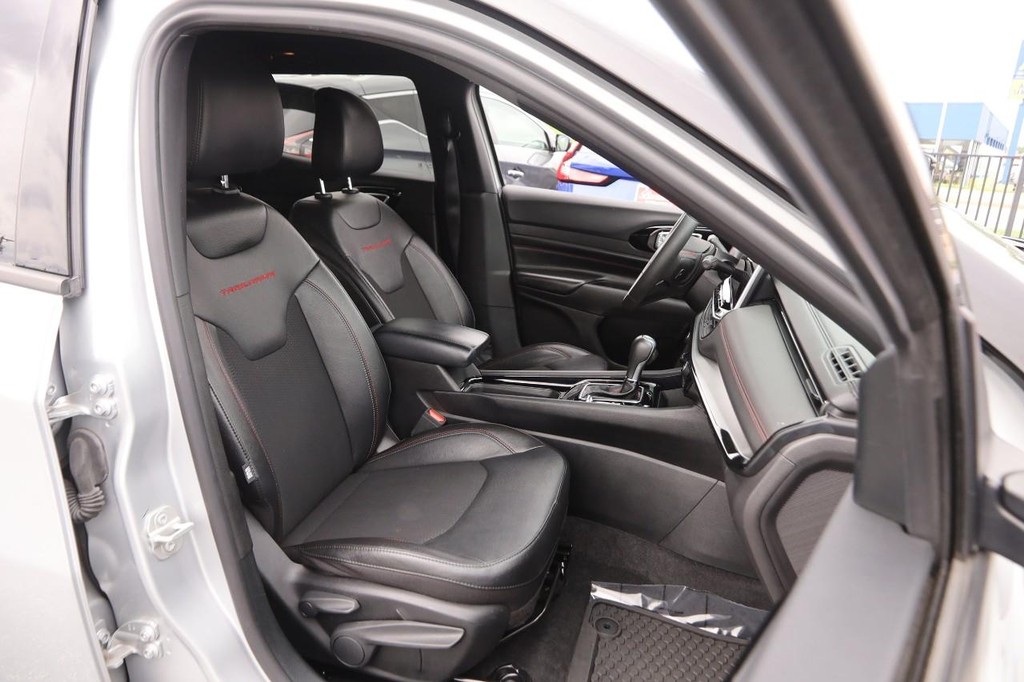 Jeep Compass Vehicle Full-screen Gallery Image 26