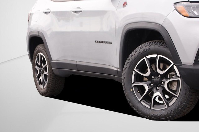Jeep Compass Vehicle Image 03