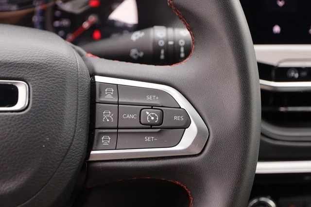 Jeep Compass Vehicle Image 12