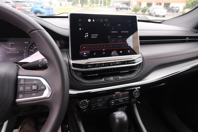Jeep Compass Vehicle Image 15