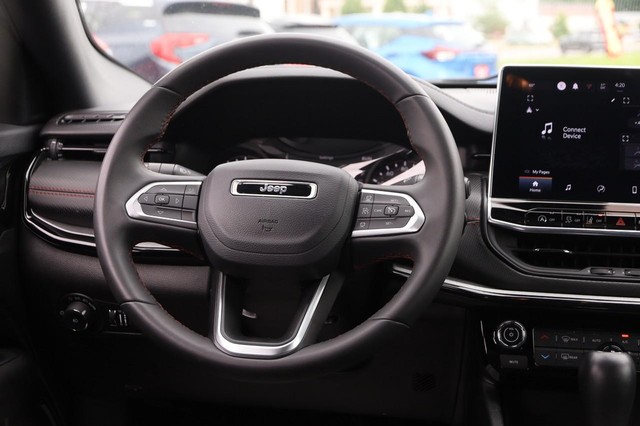 Jeep Compass Vehicle Image 23