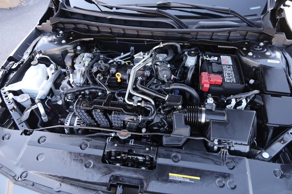 Nissan Altima Vehicle Full-screen Gallery Image 26