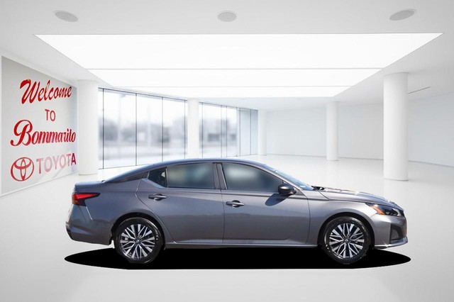 Nissan Altima Vehicle Image 05