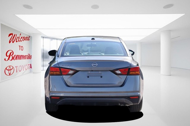 Nissan Altima Vehicle Image 06