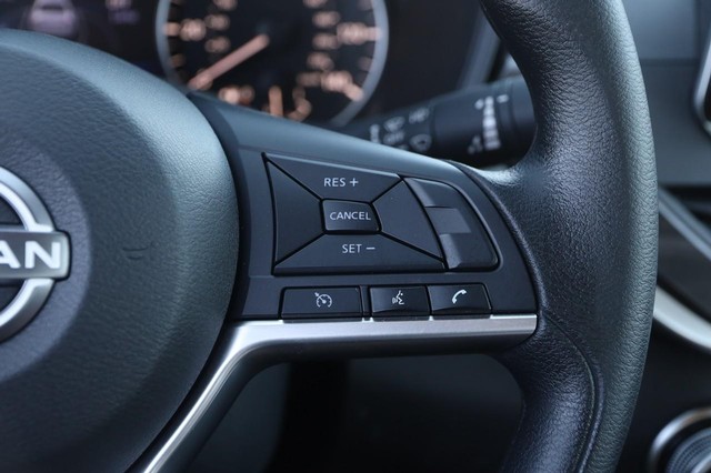 Nissan Altima Vehicle Image 13