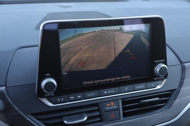 Nissan Altima Vehicle Image 17
