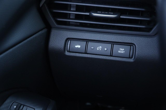 Nissan Altima Vehicle Image 19