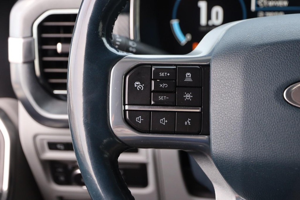 Ford F-150 Vehicle Full-screen Gallery Image 12
