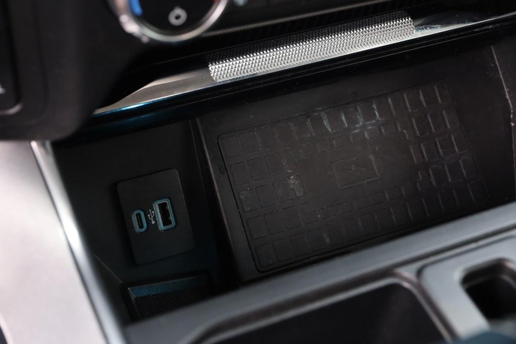 Ford F-150 Vehicle Full-screen Gallery Image 21