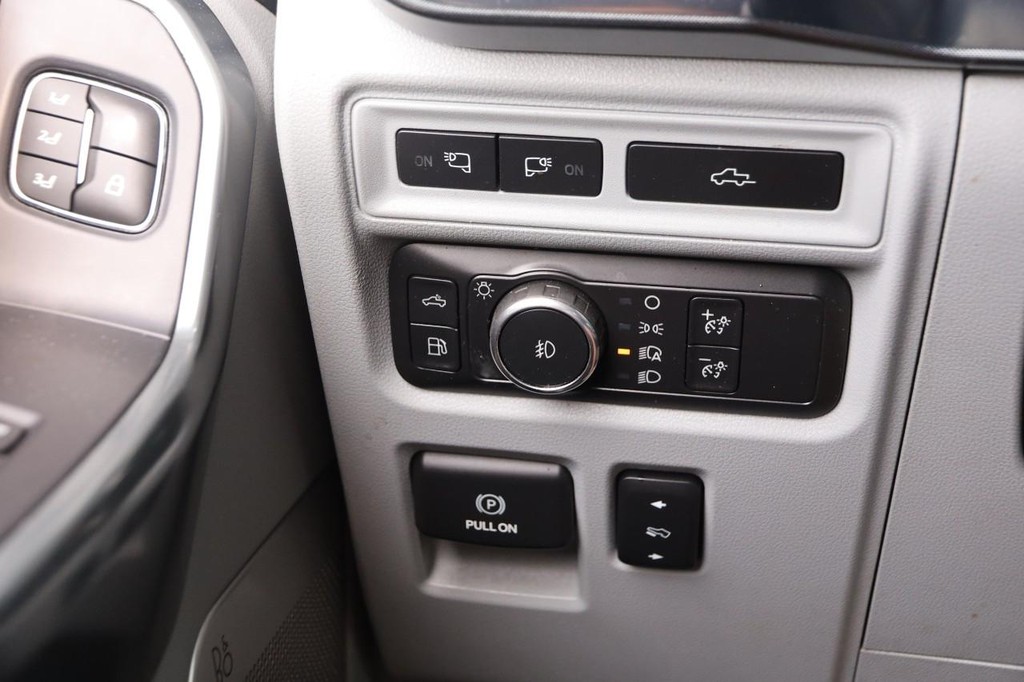 Ford F-150 Vehicle Full-screen Gallery Image 22