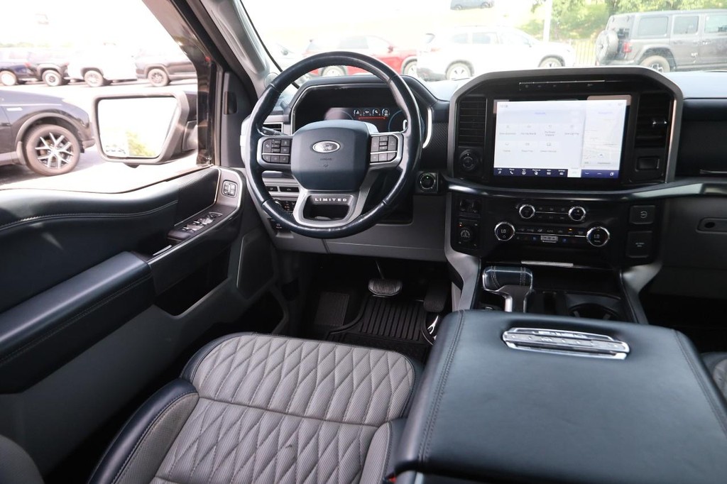 Ford F-150 Vehicle Full-screen Gallery Image 24