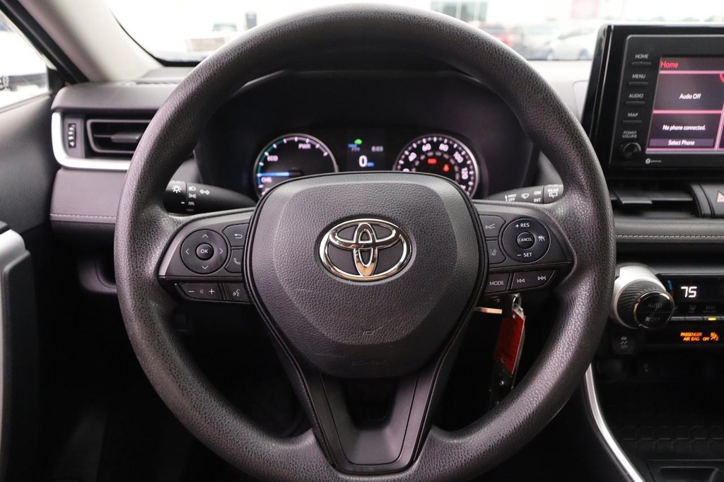 Toyota RAV4 Vehicle Full-screen Gallery Image 10