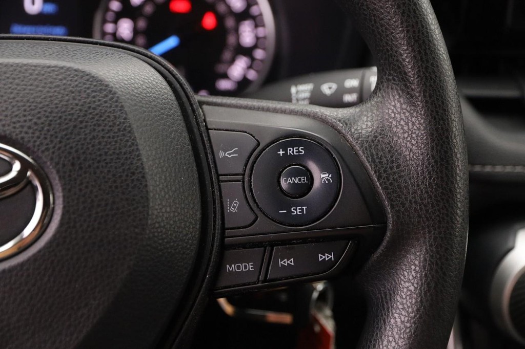 Toyota RAV4 Vehicle Full-screen Gallery Image 12