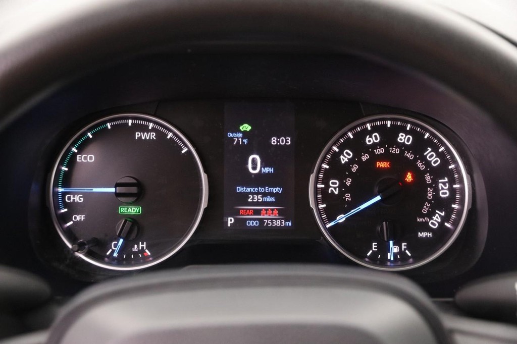 Toyota RAV4 Vehicle Full-screen Gallery Image 13