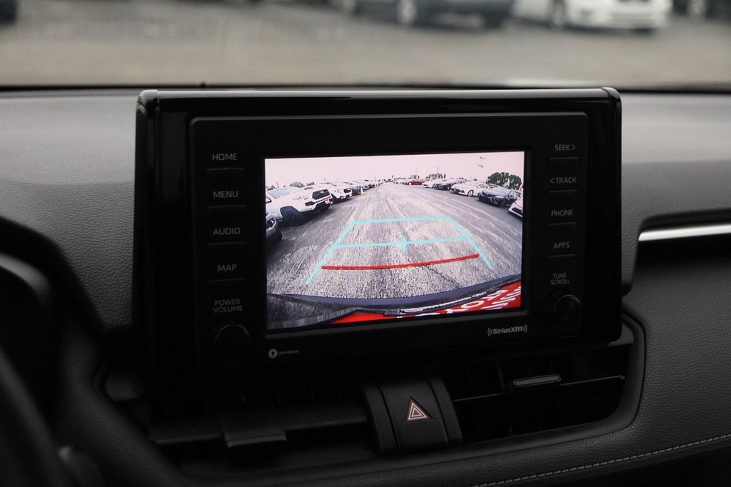 Toyota RAV4 Vehicle Full-screen Gallery Image 16