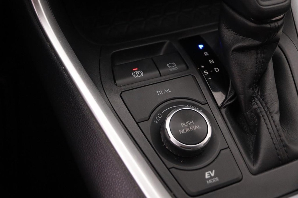 Toyota RAV4 Vehicle Full-screen Gallery Image 18