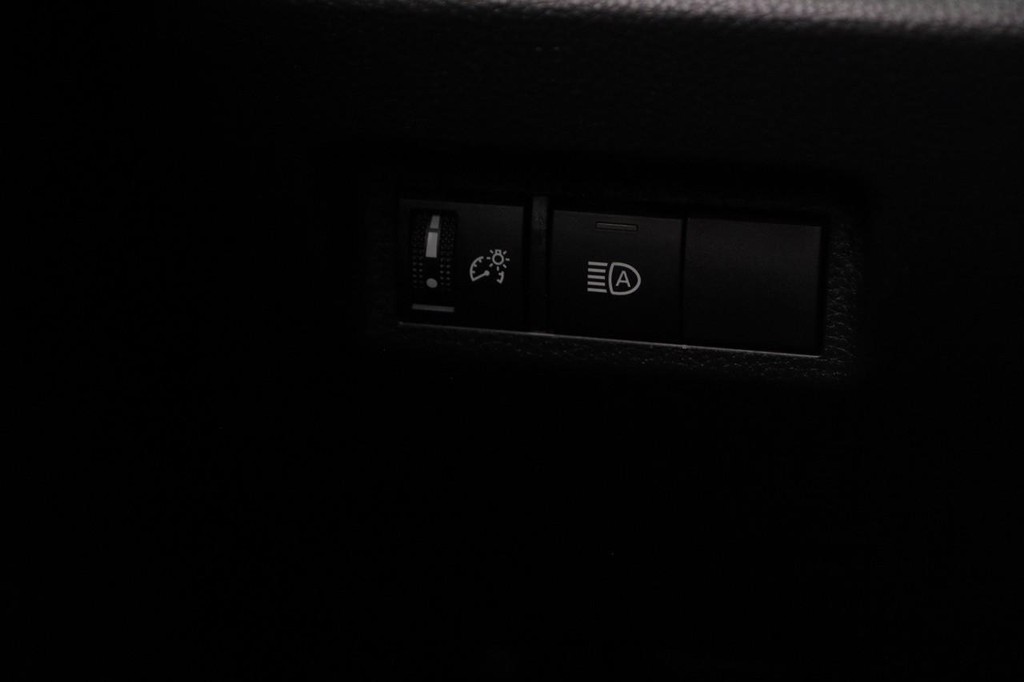 Toyota RAV4 Vehicle Full-screen Gallery Image 19
