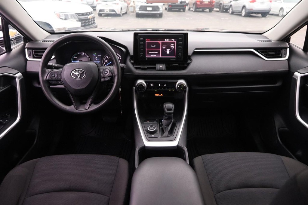 Toyota RAV4 Vehicle Full-screen Gallery Image 20