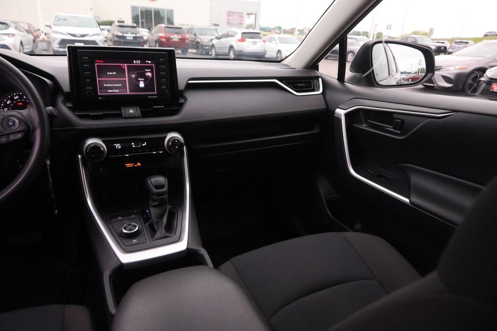 Toyota RAV4 Vehicle Full-screen Gallery Image 24