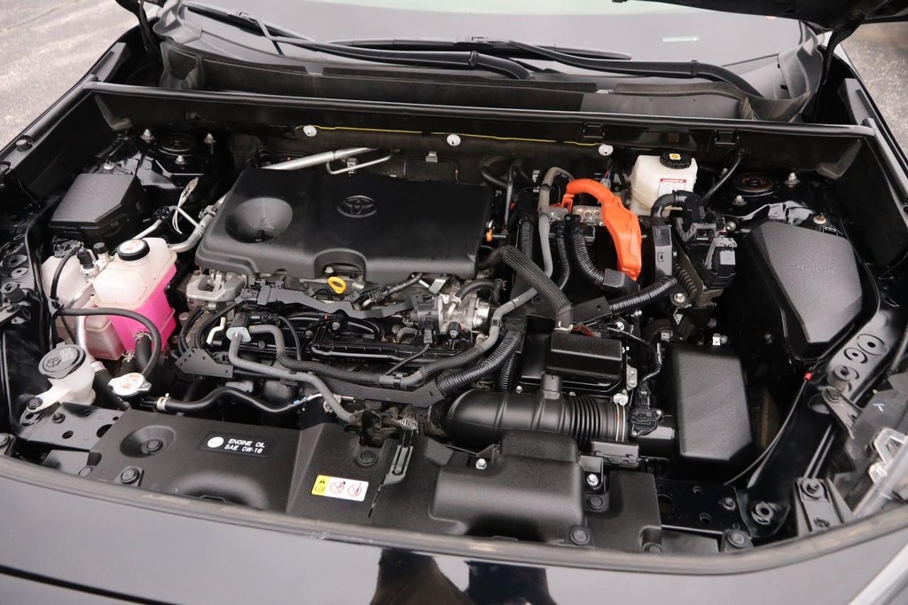 Toyota RAV4 Vehicle Full-screen Gallery Image 26