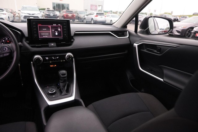 Toyota RAV4 Vehicle Image 24