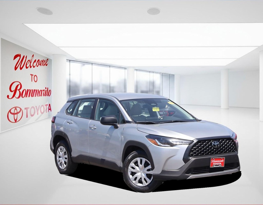 Toyota Corolla Cross Vehicle Full-screen Gallery Image 2