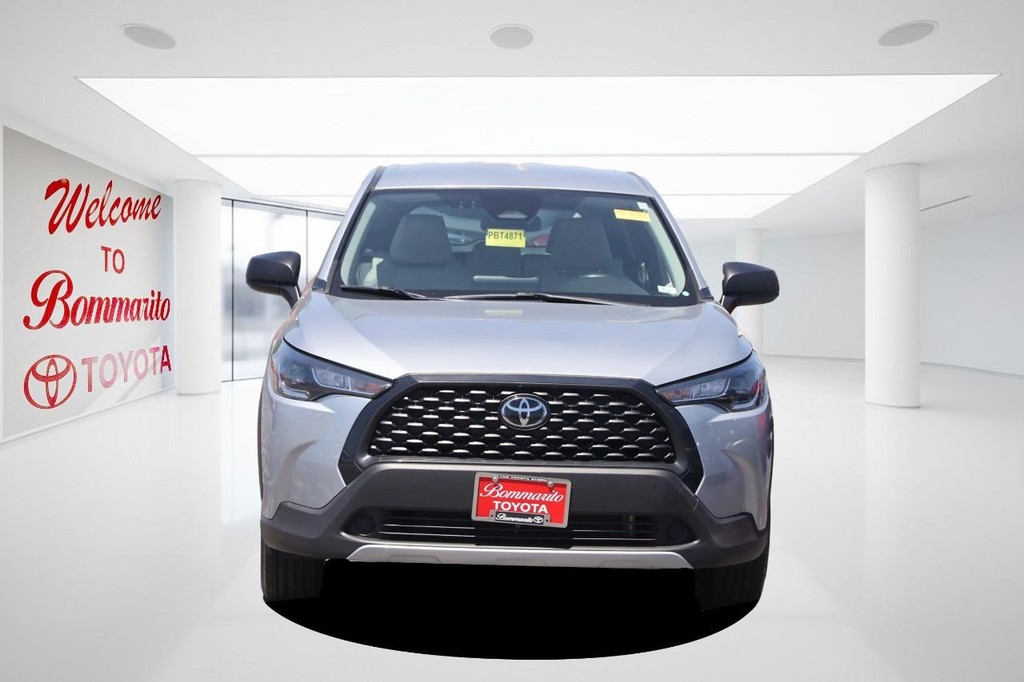 Toyota Corolla Cross Vehicle Full-screen Gallery Image 4