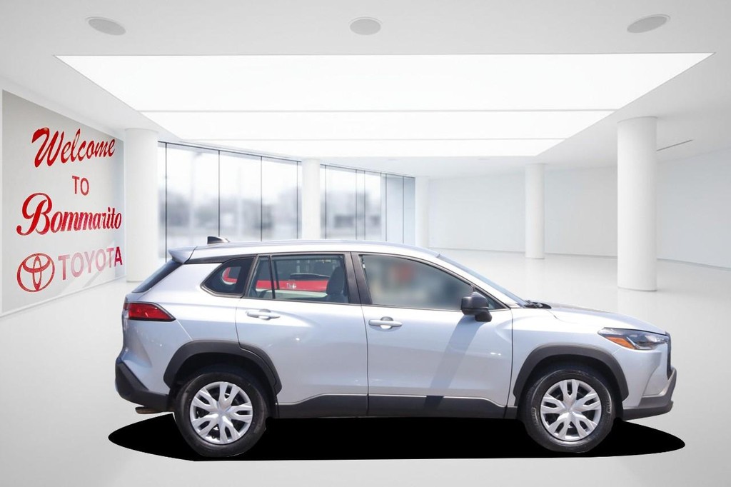 Toyota Corolla Cross Vehicle Full-screen Gallery Image 5