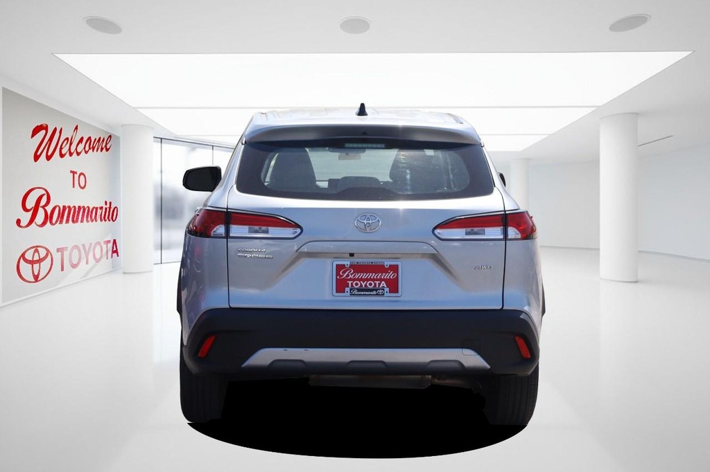 Toyota Corolla Cross Vehicle Full-screen Gallery Image 6