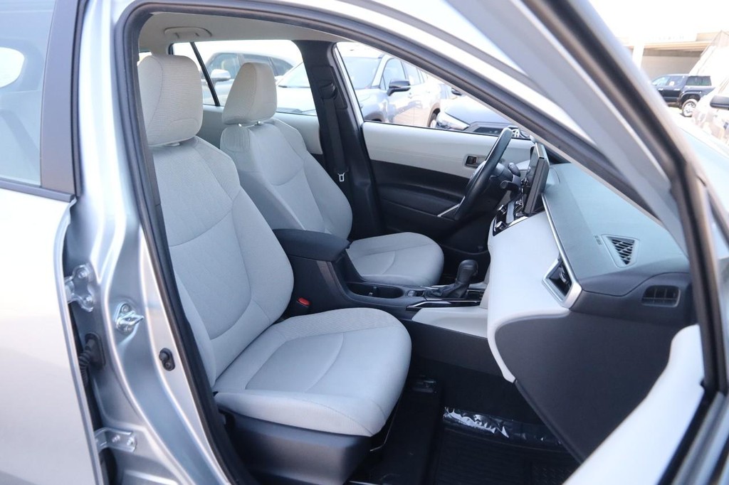 Toyota Corolla Cross Vehicle Full-screen Gallery Image 8