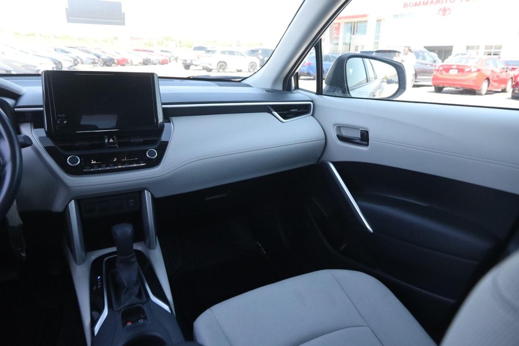 Toyota Corolla Cross Vehicle Full-screen Gallery Image 9