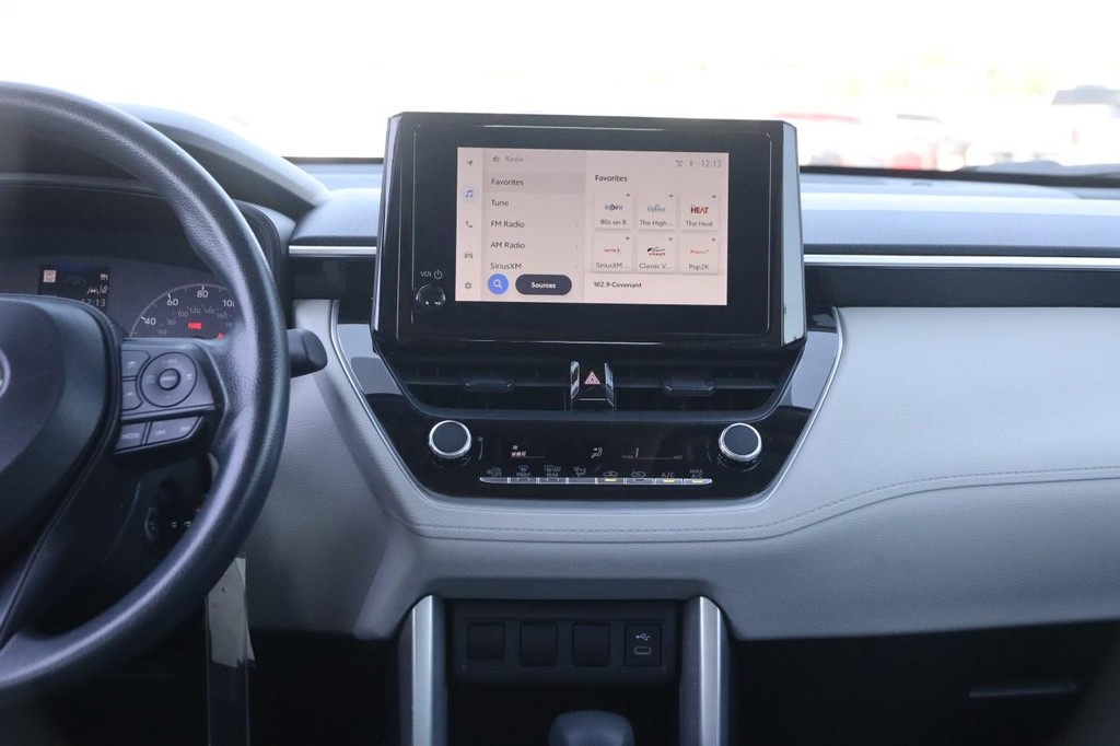 Toyota Corolla Cross Vehicle Full-screen Gallery Image 10