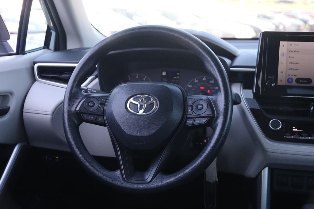 Toyota Corolla Cross Vehicle Full-screen Gallery Image 11