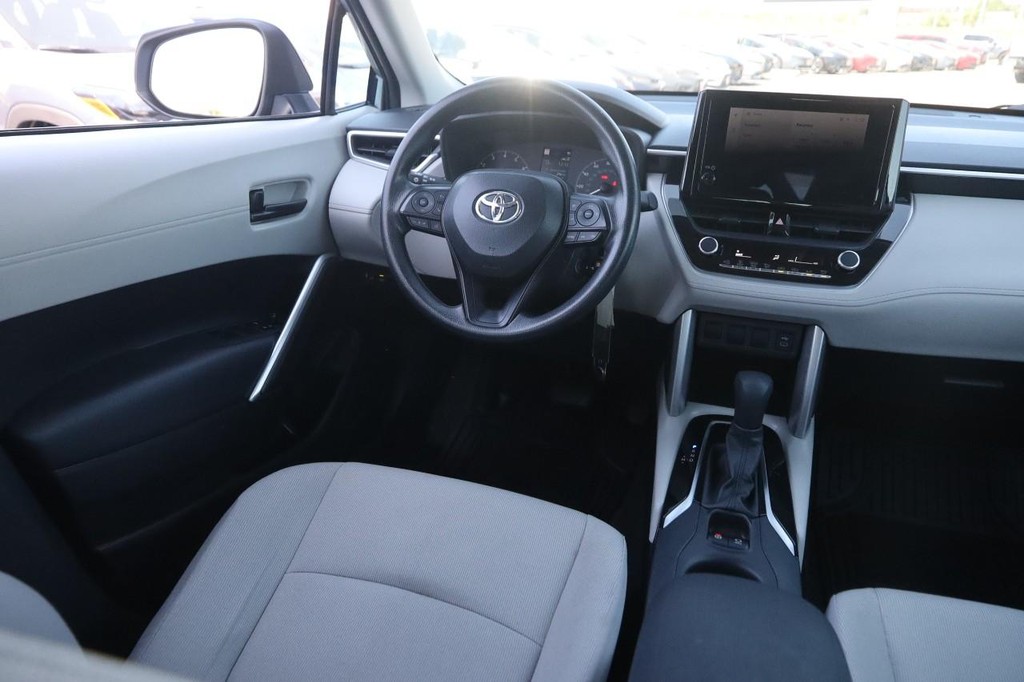 Toyota Corolla Cross Vehicle Full-screen Gallery Image 12
