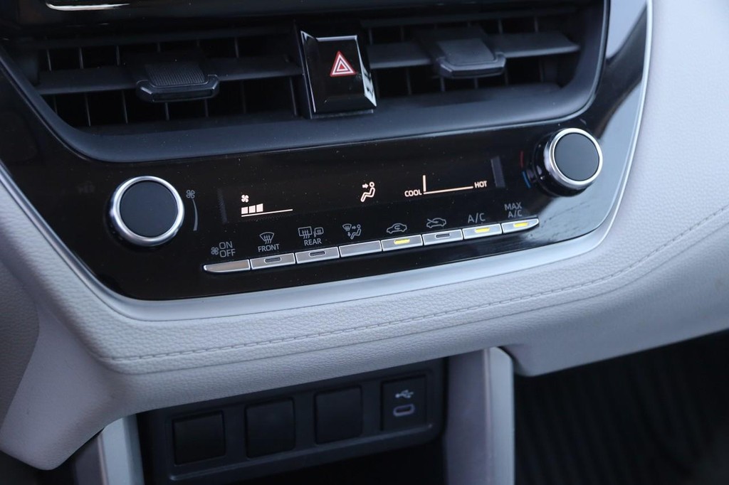 Toyota Corolla Cross Vehicle Full-screen Gallery Image 15
