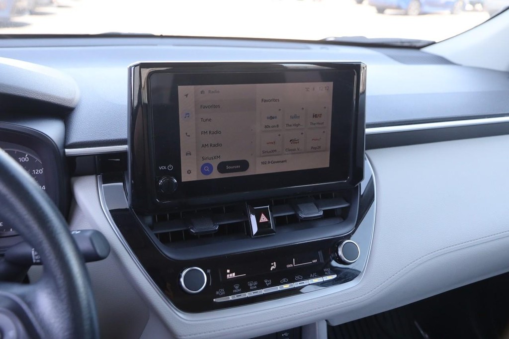 Toyota Corolla Cross Vehicle Full-screen Gallery Image 17