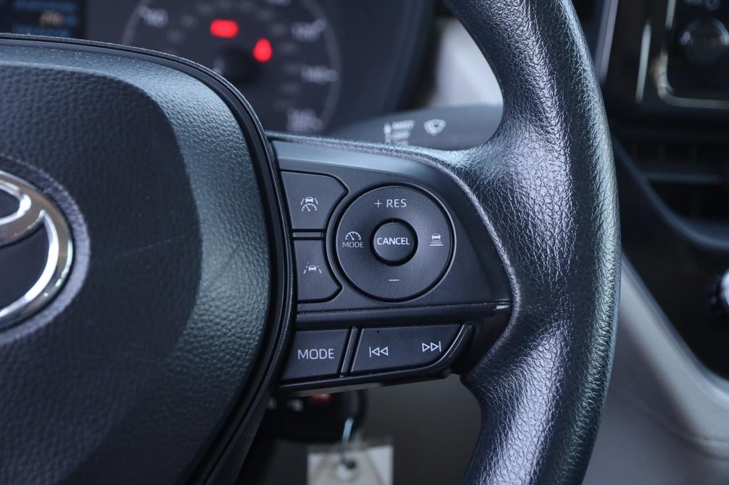 Toyota Corolla Cross Vehicle Full-screen Gallery Image 19