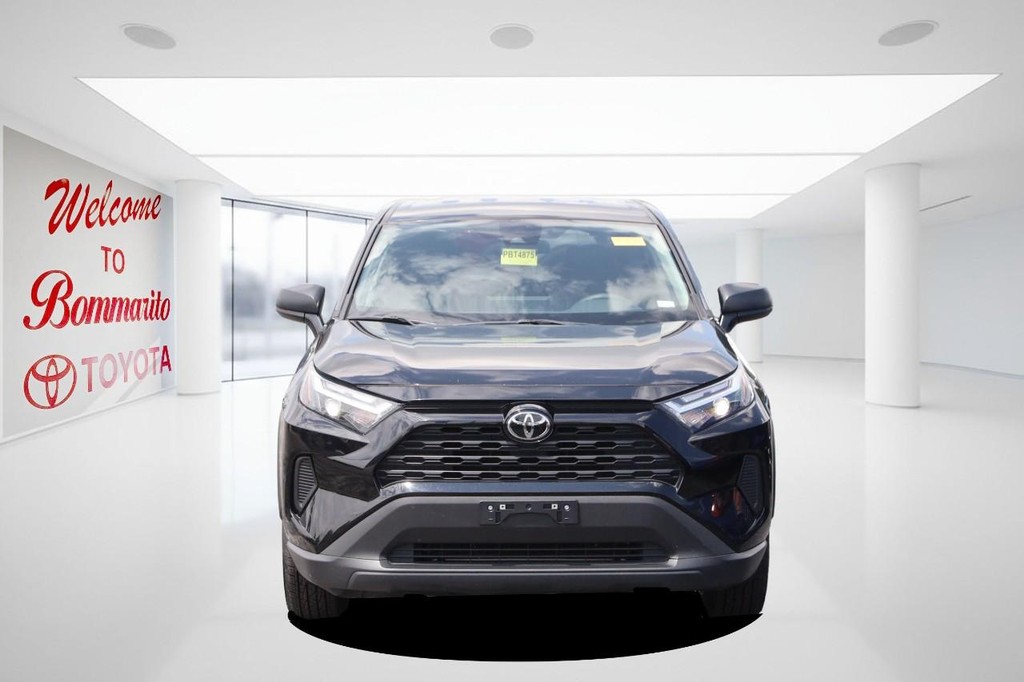 Toyota RAV4 Vehicle Full-screen Gallery Image 4