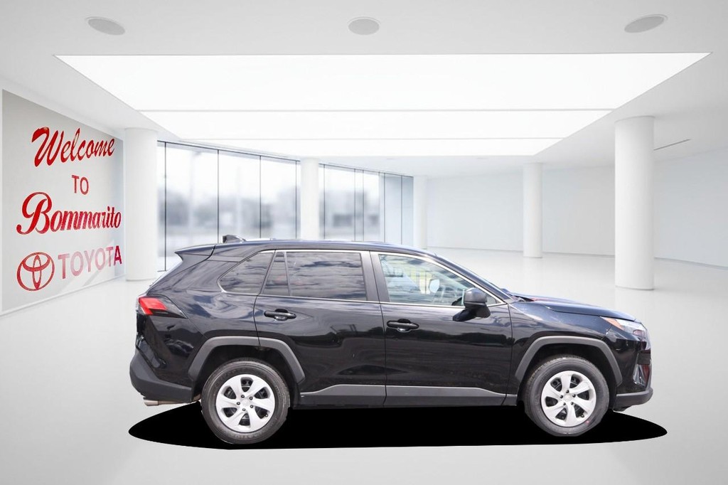 Toyota RAV4 Vehicle Full-screen Gallery Image 5