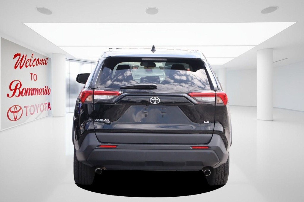 Toyota RAV4 Vehicle Full-screen Gallery Image 6