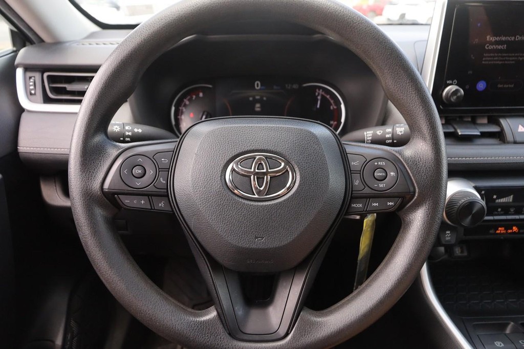 Toyota RAV4 Vehicle Full-screen Gallery Image 10
