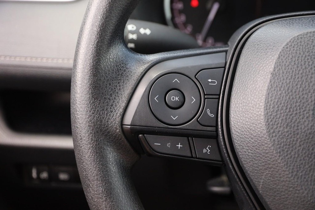 Toyota RAV4 Vehicle Full-screen Gallery Image 11