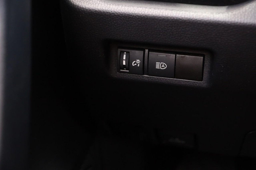 Toyota RAV4 Vehicle Full-screen Gallery Image 18