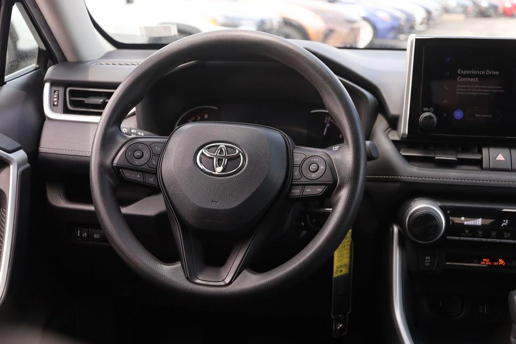 Toyota RAV4 Vehicle Full-screen Gallery Image 21