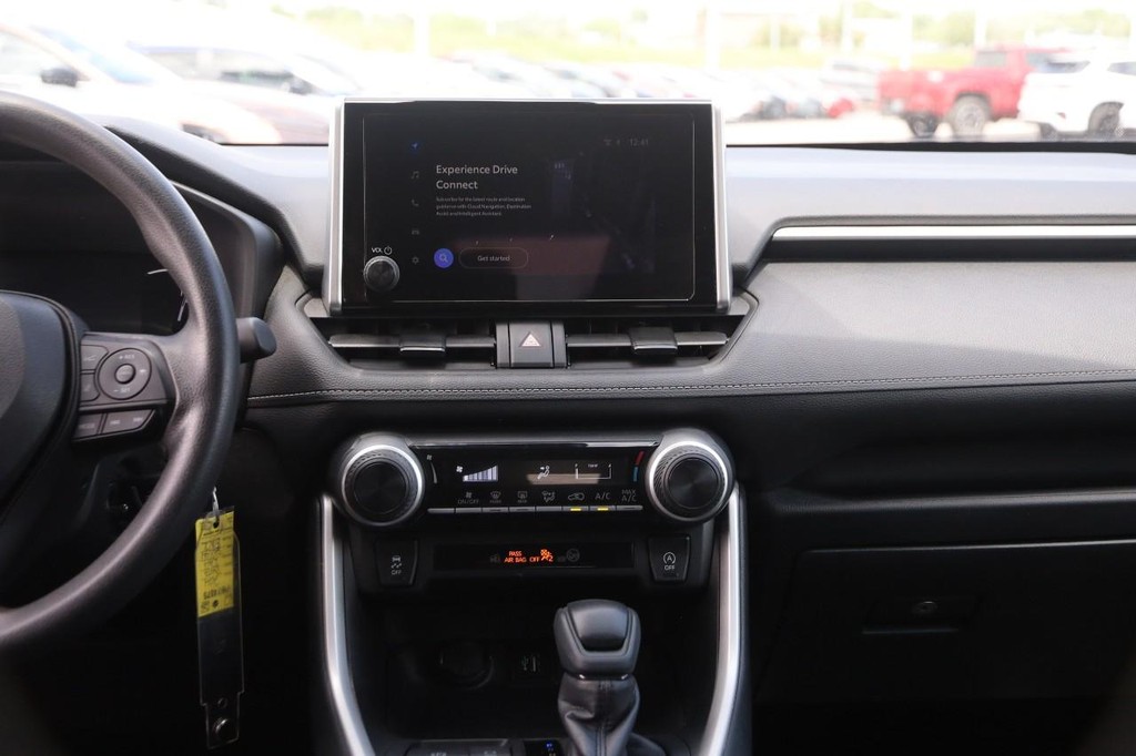Toyota RAV4 Vehicle Full-screen Gallery Image 22